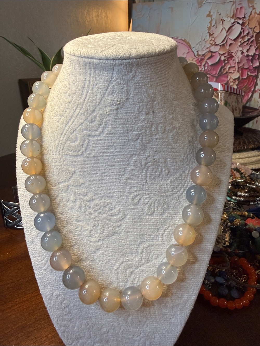 Polished Gray and Cream Agate Bead Necklace